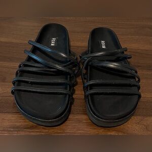 ROAM Black Strappy Sandals size 10